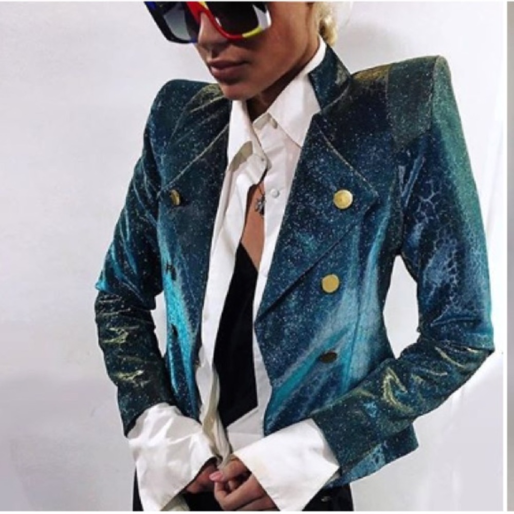 NWT: celeb singers fave avant garde shoulder SOLD